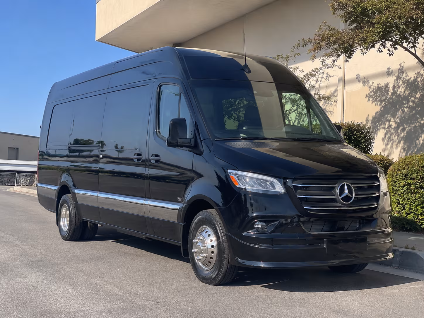 syracuse 20 passenger sprinter van